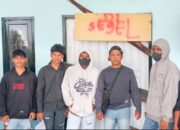Puncak Kemarahan Warga Saat Kantor Desa’ Lowulowu Buton Tengah Disegel, Masyarakat Tuntut Penetapan Tersangka