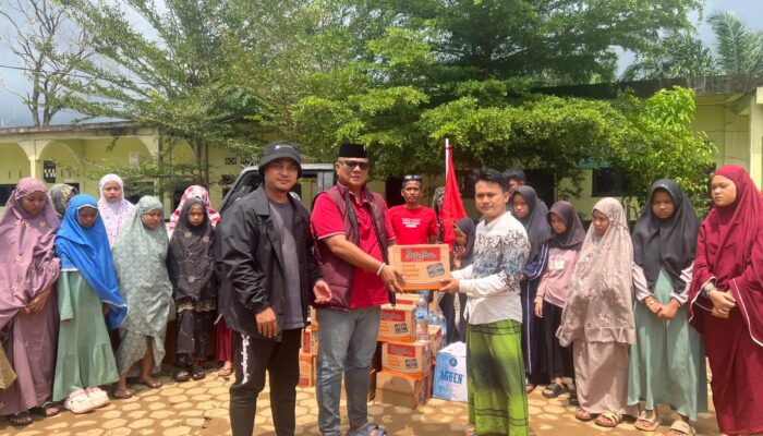 DPC PDI-P Bungo Kucurkan Ratusan Paket Sembako Untuk Warga Dusun Tanjung Menanti Dan Lubuk Tenam Yang Terdampak Banjir