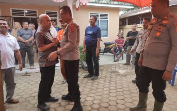 Kapolres Dan Waka Polres Bungo Dampingi Bupati Tinjau Dapur Umum Bagi Warga Terdampak Banjir