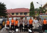 Kapolres Bungo dan PJU Pasang Stiker Layanan Polisi 110 pada Kendaraan Dinas