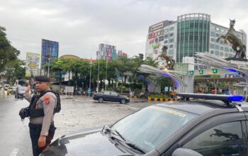 Hadir di Tengah Masyarakat, Sat Samapta Polresta Balikpapan Jaga Kelancaran Arus Weekend di Kawasan BSB