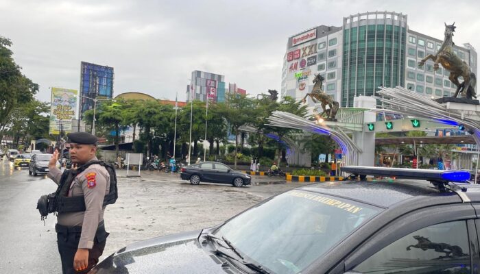 Hadir di Tengah Masyarakat, Sat Samapta Polresta Balikpapan Jaga Kelancaran Arus Weekend di Kawasan BSB