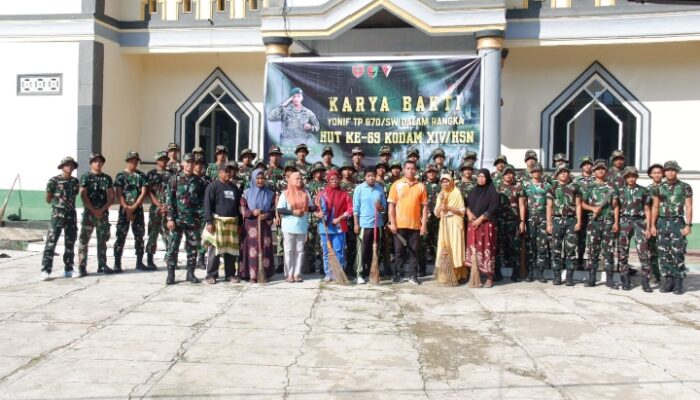 Perkuat Kemanunggalan TNI-Rakyat, Prajurit Yonif TP 870/Sangiawambulu Gelar Karya Bakti Massal