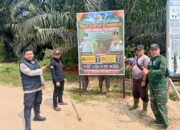 Cegah Pencurian Sawit, Bhabinkamtibmas Polsek Bathin II Pelayang Pasang Spanduk Himbauan