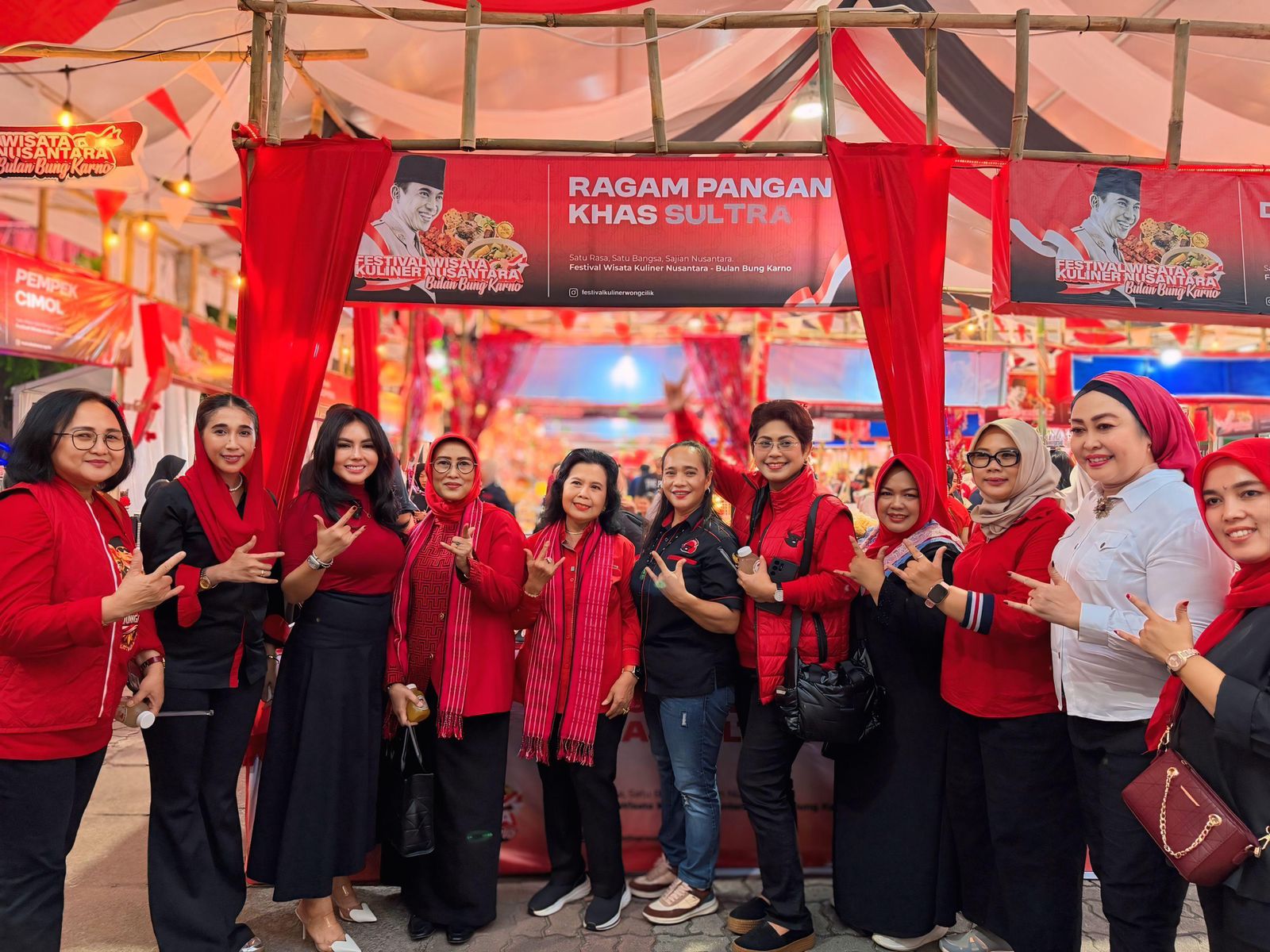 Ketua DPP PDI Perjuangan Bidang Pariwisata, S.B. Wiryanti Sukamdani, Bersama Pengurus DPD PDI Perjuangan Sulawesi Tenggara.