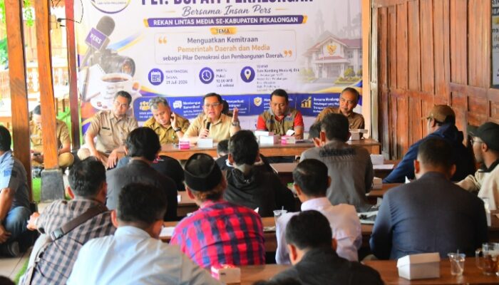 Plt Bupati Pekalongan Tegaskan Pemerintah Tak Antikritik, Ajak Insan Pers Perangi Hoaks dan Perkuat Keterbukaan Informasi