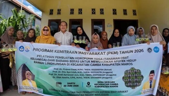 Inovasi Dosen Biologi UNM: Sulap Barang Bekas Jadi Hidroponik TOGA di Maros.