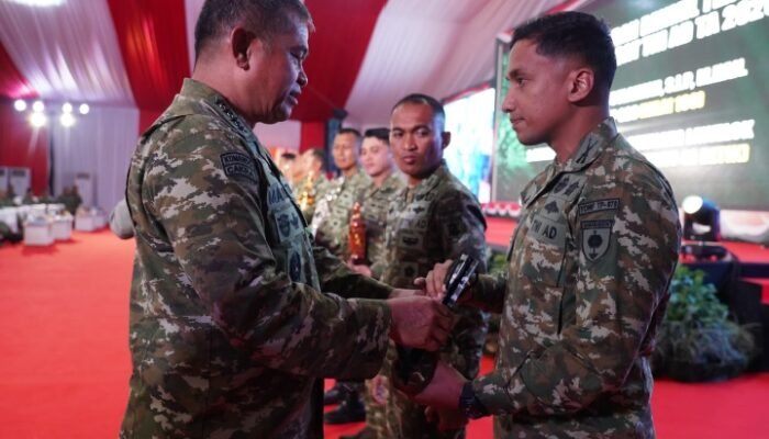 Komandan Yonif TP 870/Sangia Wambulu Letkol Inf Andi Gumilang Raih Prestasi Terbaik Renang Militer Tahun 2026