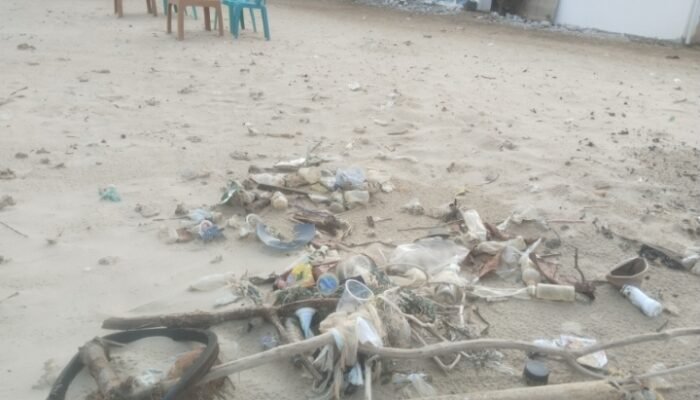 Pantai Nusantara Manggar Diterpa Persoalan Sampah, Pengunjung Soroti Pengelolaan Kebersihan